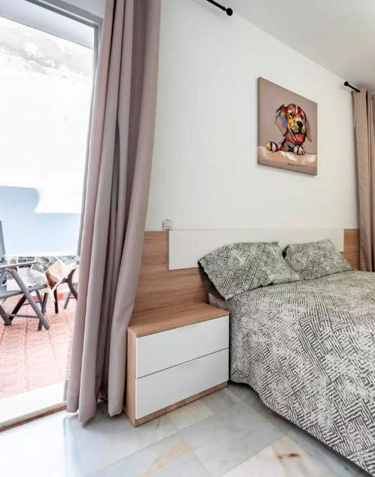Fotografía de dormitorio y terraza de Casa Capitán